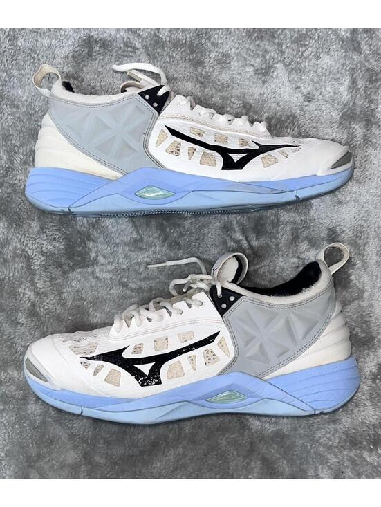 Mizuno Shoes - Mizuno White Light Blue Athletic Sneakers with Black Logo